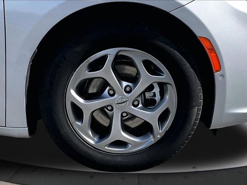 Certified 2022 Chrysler Pacifica Limited image 36