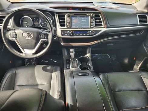 Used 2018 Toyota Highlander Limited Platinum AWD/4WD image 16