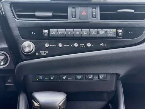 Used 2025 Lexus ES 300h w/ Accessory Package (Z2) FWD image 35