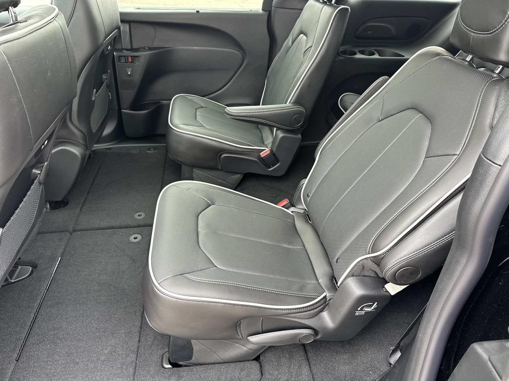 New 2027 Chrysler Pacifica Limited AWD/4WD image 9
