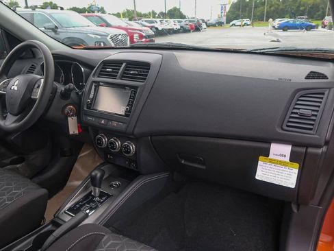 Used 2025 Mitsubishi Outlander Sport ES AWD/4WD image 18