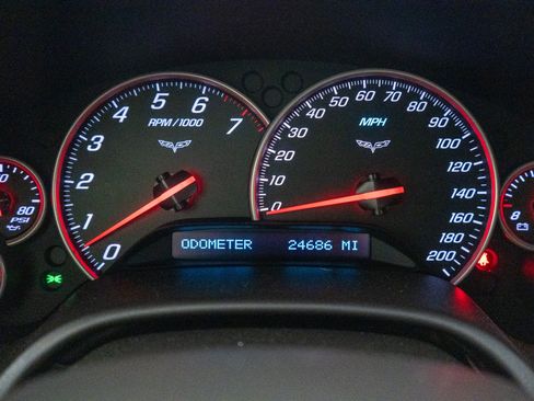 Used 2005 Chevrolet Corvette Coupe w/ Preferred Equipment Group RWD image 21