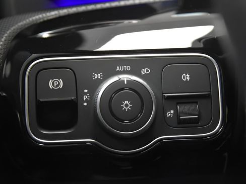 Used 2025 Mercedes-Benz CLA 250 image 23