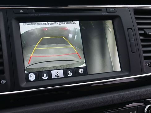 Used 2016 Kia Sedona SX Limited image 26