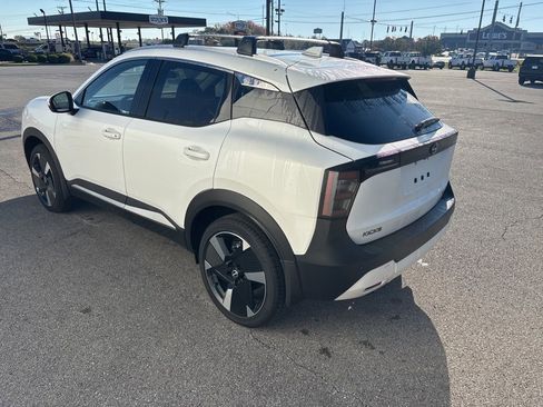 New 2025 Nissan Kicks SR w/ Illumination Package AWD/4WD image 4