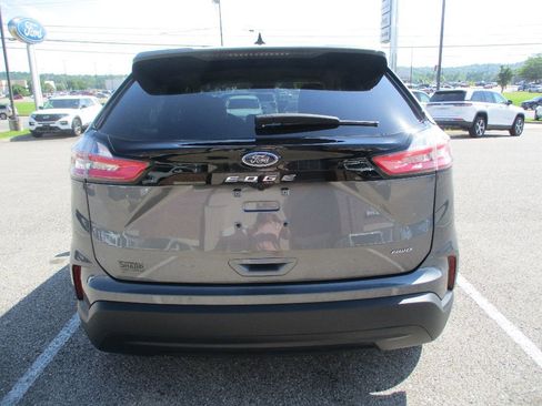 Certified 2024 Ford Edge SE image 19