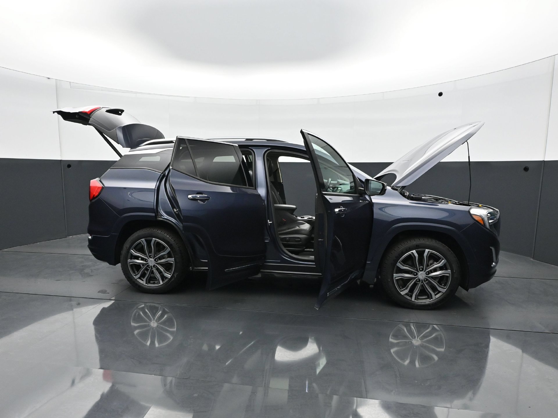 Used 2018 GMC Terrain Denali w/ Advanced Safety Package AWD/4WD image 38