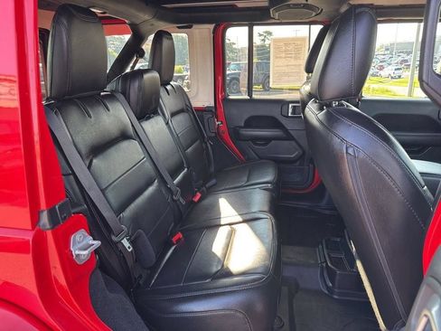 Used 2021 Jeep Wrangler Unlimited Sahara AWD/4WD image 17
