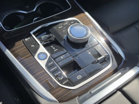 Certified 2025 BMW X7 xDrive40i w/ M Sport Package image 27