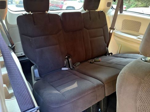 Used 2017 Dodge Grand Caravan SE w/ UConnect Hands-Free Group FWD image 13
