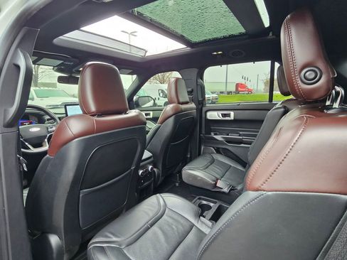 Used 2020 Ford Explorer Platinum w/ Premium Technology Package image 32