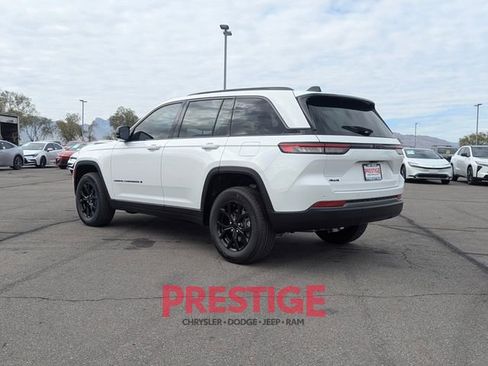 New 2026 Jeep Grand Cherokee Altitude image 9