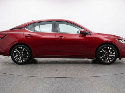 Used 2025 Nissan Sentra SV FWD image 11