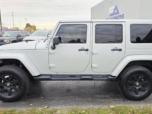Used 2011 Jeep Wrangler Unlimited 70th Anniversary w/ Connectivity Group image 3