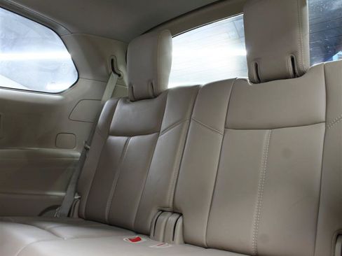 Used 2015 Nissan Pathfinder SL FWD image 18