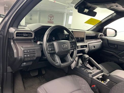 Used 2025 Toyota Tacoma SR5 AWD/4WD image 11