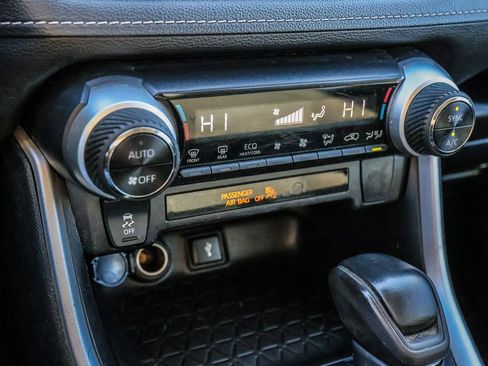 Used 2022 Toyota RAV4 LE image 28