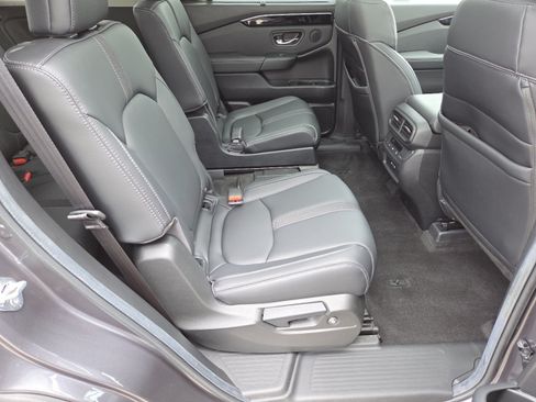 Used 2024 Honda Pilot Touring image 25
