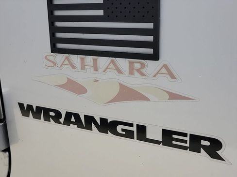 Used 2011 Jeep Wrangler Sahara w/ Connectivity Group AWD/4WD image 10