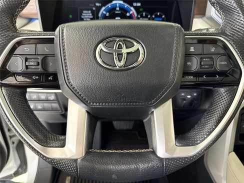 Used 2024 Toyota Sequoia Capstone AWD/4WD image 21