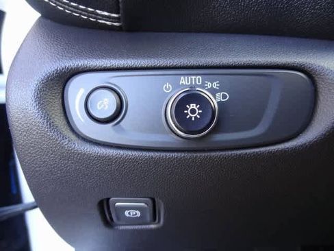 Used 2023 Chevrolet Blazer LT image 16