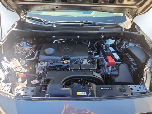 Used 2019 Toyota RAV4 LE AWD/4WD image 8