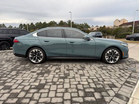 Certified 2024 BMW 530i w/ Premium Package image 8