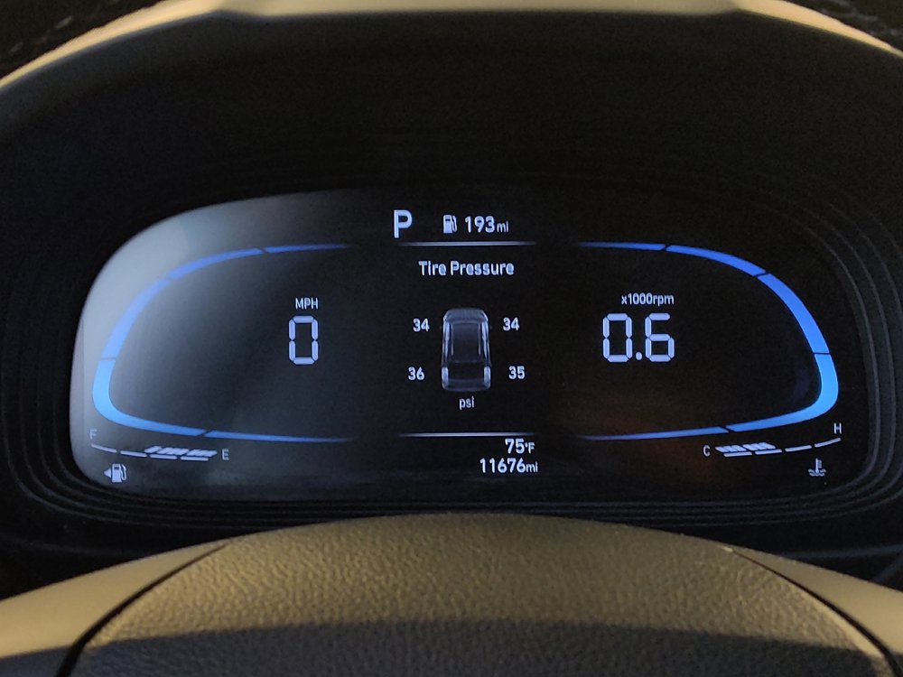 Used 2025 Hyundai Venue SEL FWD image 23