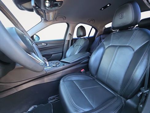 Used 2018 Alfa Romeo Giulia image 9
