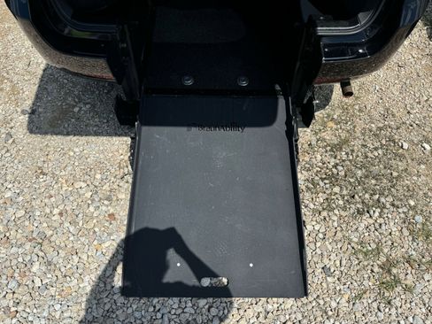 Used 2020 Toyota Sienna L image 10