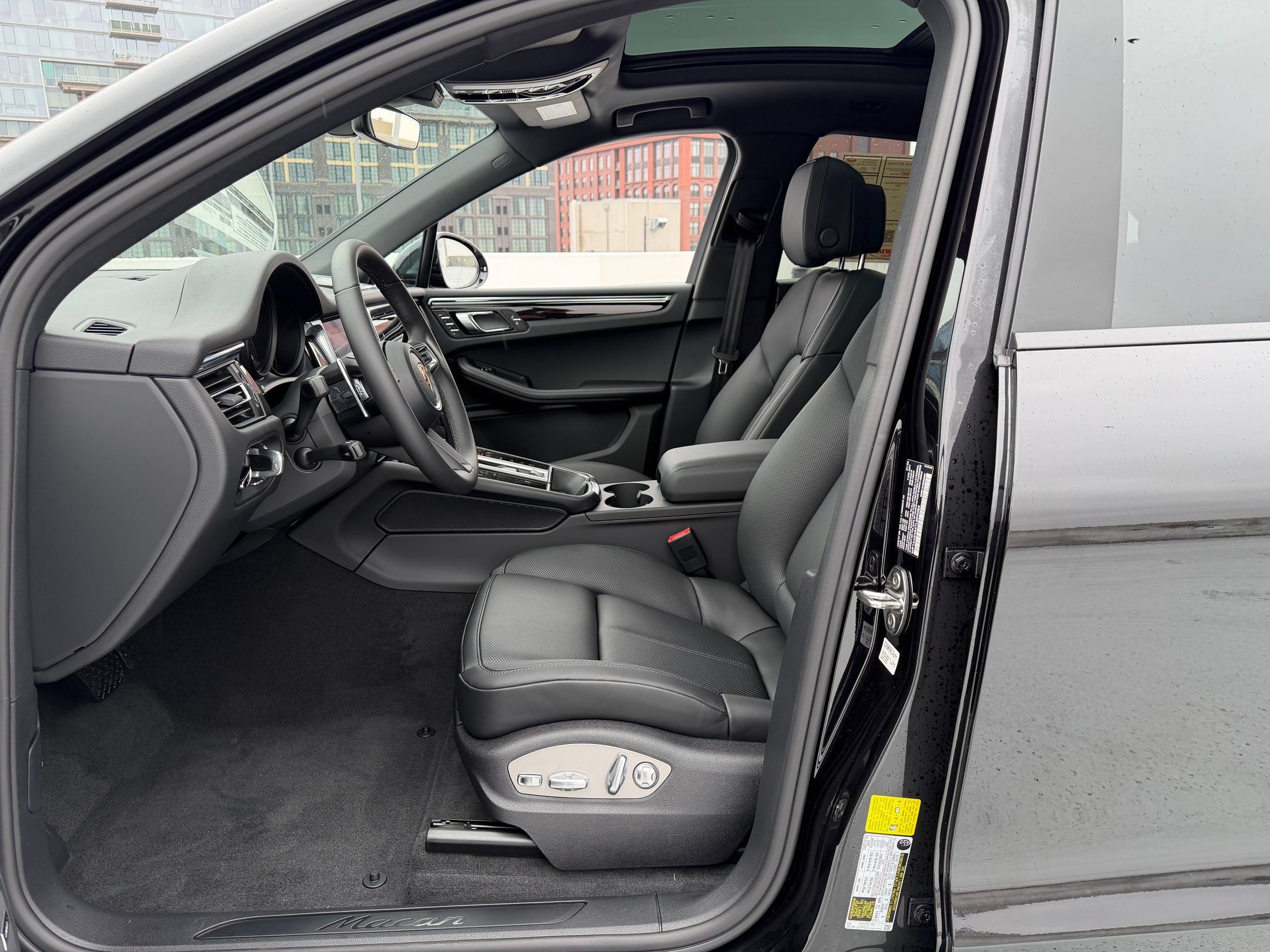 Certified 2026 Porsche Macan AWD/4WD image 5