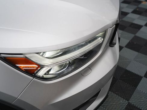 Used 2019 Volvo XC40 T5 R-Design image 15