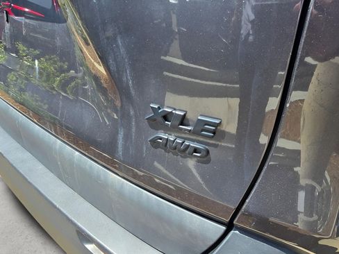 Used 2021 Toyota RAV4 XLE AWD/4WD image 20