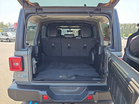 Used 2023 Jeep Wrangler Unlimited Sahara AWD/4WD image 12
