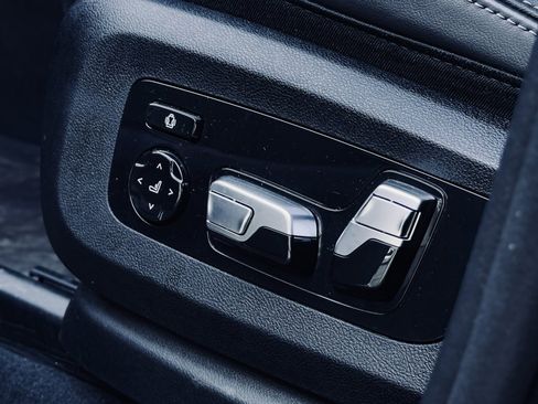 Used 2024 BMW X7 xDrive40i w/ Premium Package image 19