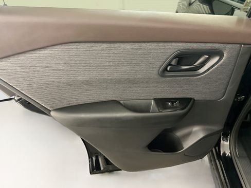 Used 2023 Nissan Rogue S AWD/4WD image 26
