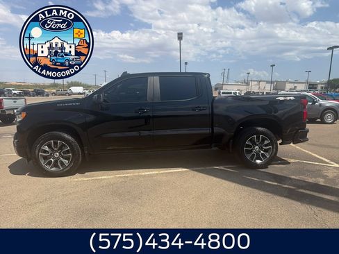 Used 2022 Chevrolet Silverado 1500 RST AWD/4WD image 2