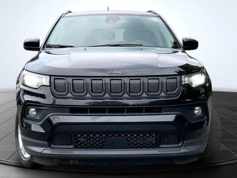 Used 2022 Jeep Compass Latitude w/ Sun and Sound Group AWD/4WD image 3