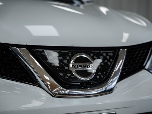 Used 2018 Nissan Rogue Sport SL w/ SL Premium Package image 14