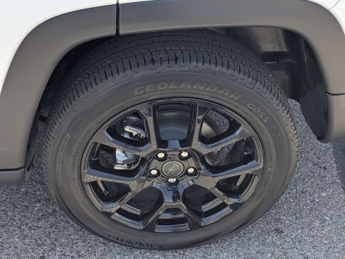 Used 2025 Jeep Compass Latitude w/ Altitude Special Edition AWD/4WD image 7