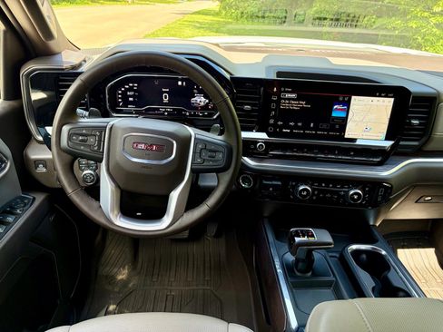 Used 2025 GMC Sierra 1500 SLT w/ SLT Convenience Package AWD/4WD image 2
