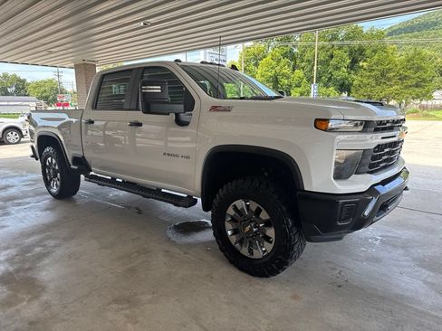 Used 2024 Chevrolet Silverado 2500 Custom w/ Z71 Off-Road Package AWD/4WD image 3