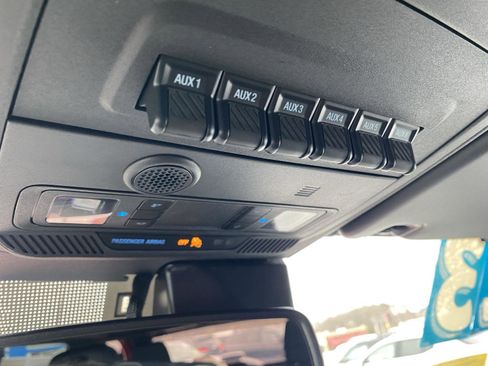 Used 2023 Ford Bronco Badlands image 28