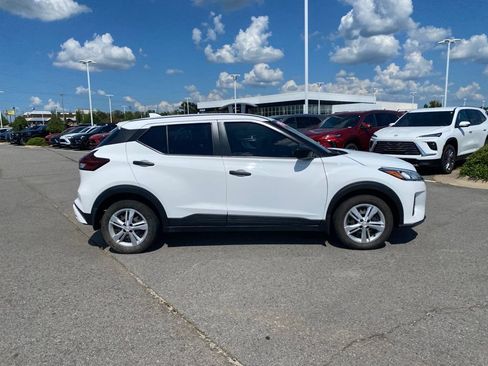 Used 2023 Nissan Kicks S FWD image 5