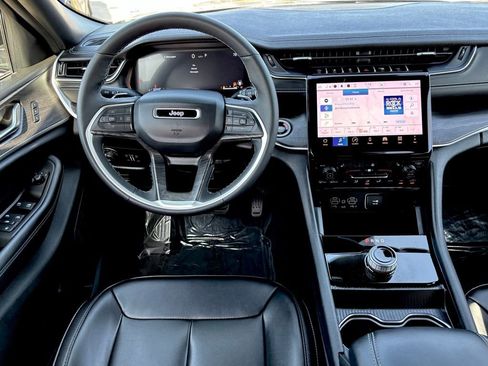 Used 2025 Jeep Grand Cherokee Limited w/ Black Appearance Package image 24