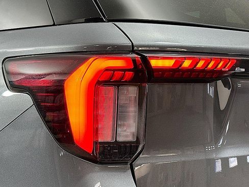 Used 2025 Ford Explorer ST-Line w/ ST-Line Street Pack image 34