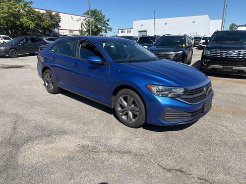Used 2024 Volkswagen Jetta SE FWD image 1