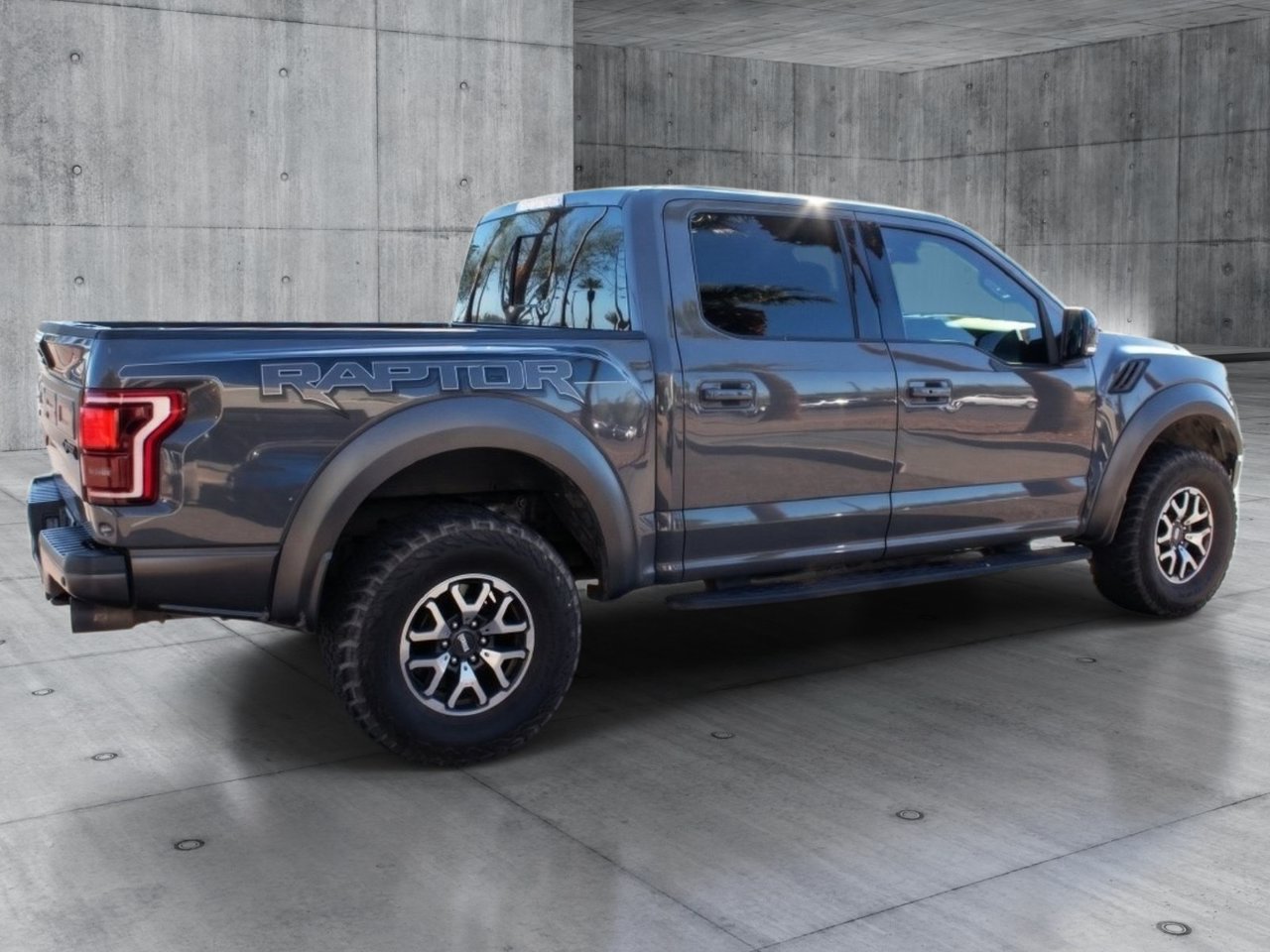 Used 2018 Ford F150 Raptor w/ Equipment Group 802A Luxury AWD/4WD image 4