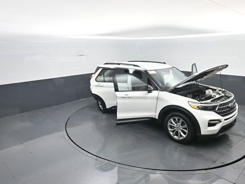 Certified 2024 Ford Explorer XLT w/ Equipment Group 202A image 34