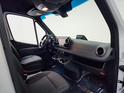 New 2025 Mercedes-Benz eSprinter 170 Cargo image 20